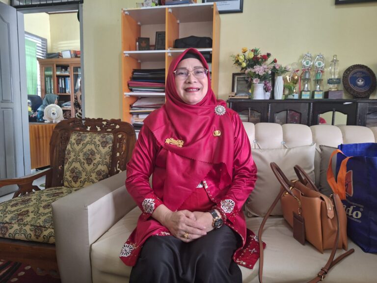 Disdikpora Kampar Serahkan 9 Paket Bantuan ATK Kepada UPT SPNF SKB