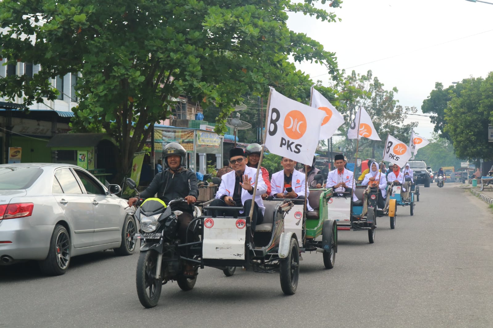 Diiringi 8 Becak dan Rebana Daftar Bacaleg ke KPU, PKS Kampar Targetkan Kursi Ketua DPRD