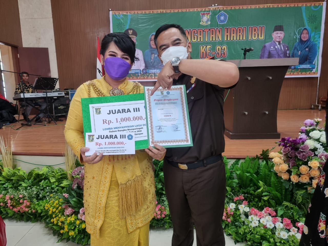 Wakili Kejari Kampar, Desye Shonarista Lumban Gaol Raih Juara 3 Lomba Lagu Melayu Ocu