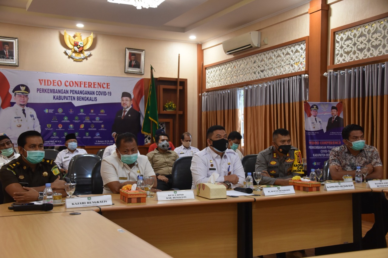 Pj. Bupati Bengkalis, H Syahrial Abdi Ikuti Vidcon Undang-Undang Cipta Kerja