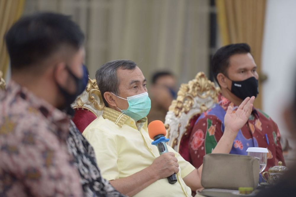 Pemprov Riau Terima Investor Pembangkit Listrik Tenaga Surya Berskala Besar