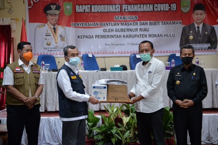 Gubri Serahkan Bantuan Obatan Covid-19 ke Pemkab Rohul