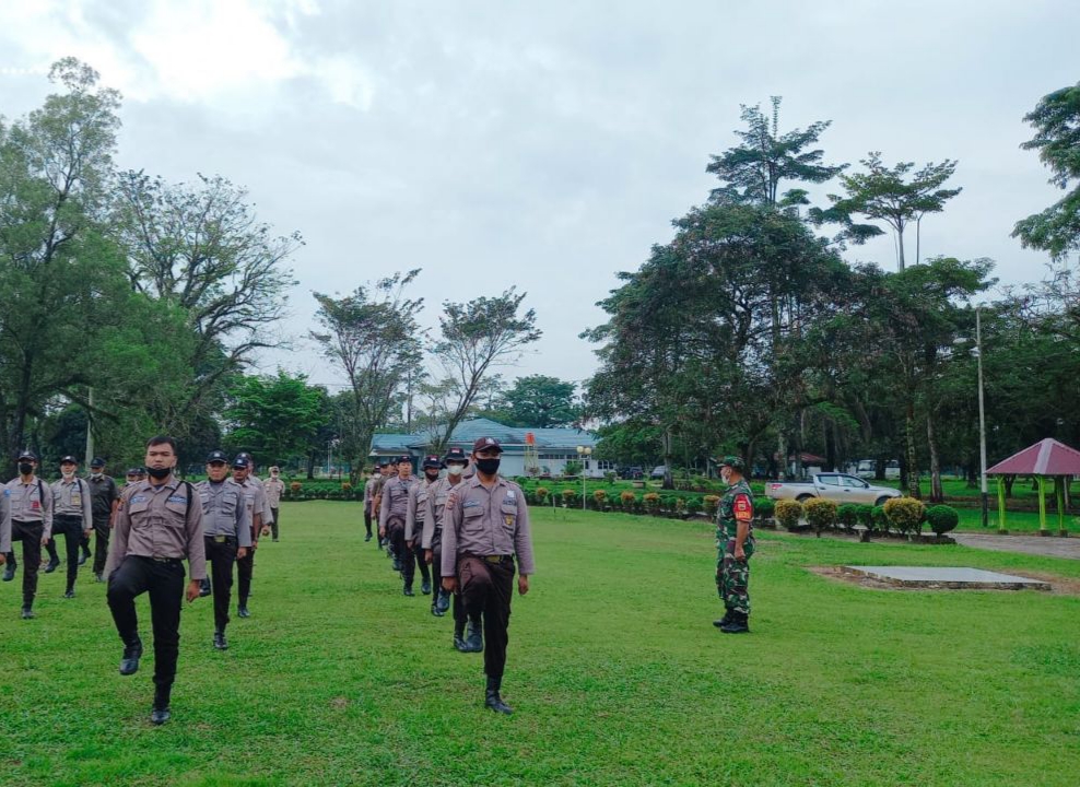Babinsa Koramil 10/Kunto Darussalam Kodim 0313/KPR Berikan Pelatihan PBB