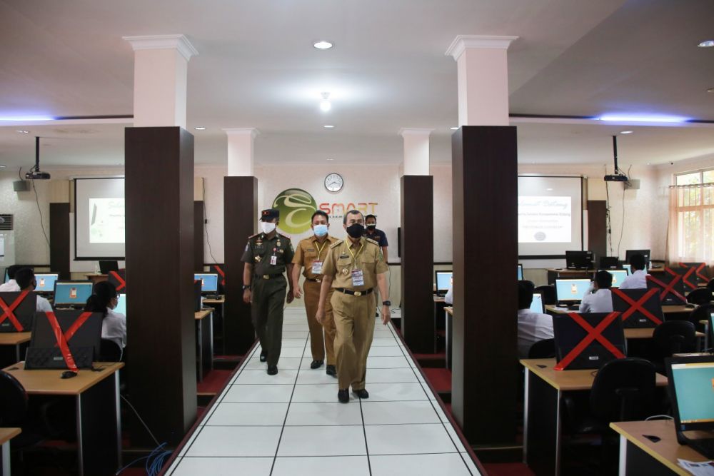 Gubri Kunjungi Peserta Ujian CPNS di BPSDM 