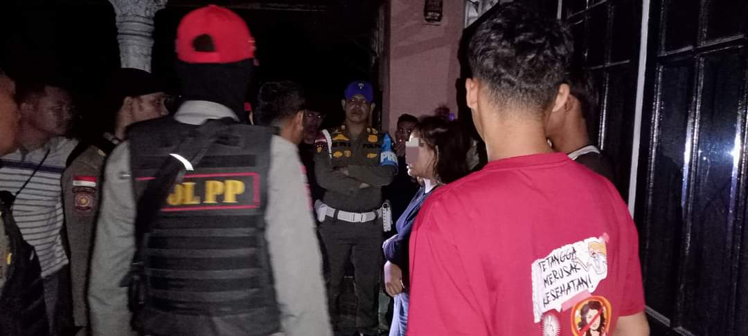 Tanggap Cepat Aduan Warga, Tim Patroli SatPol PP Kampar Amankan Pasangan Bukan Muhrim di Dalam Rumah