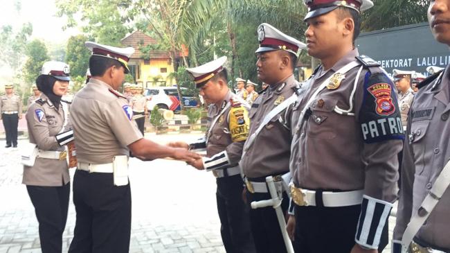 Dirlantas Banten, Berikan Penghargaan Kepada 5 Anggotanya