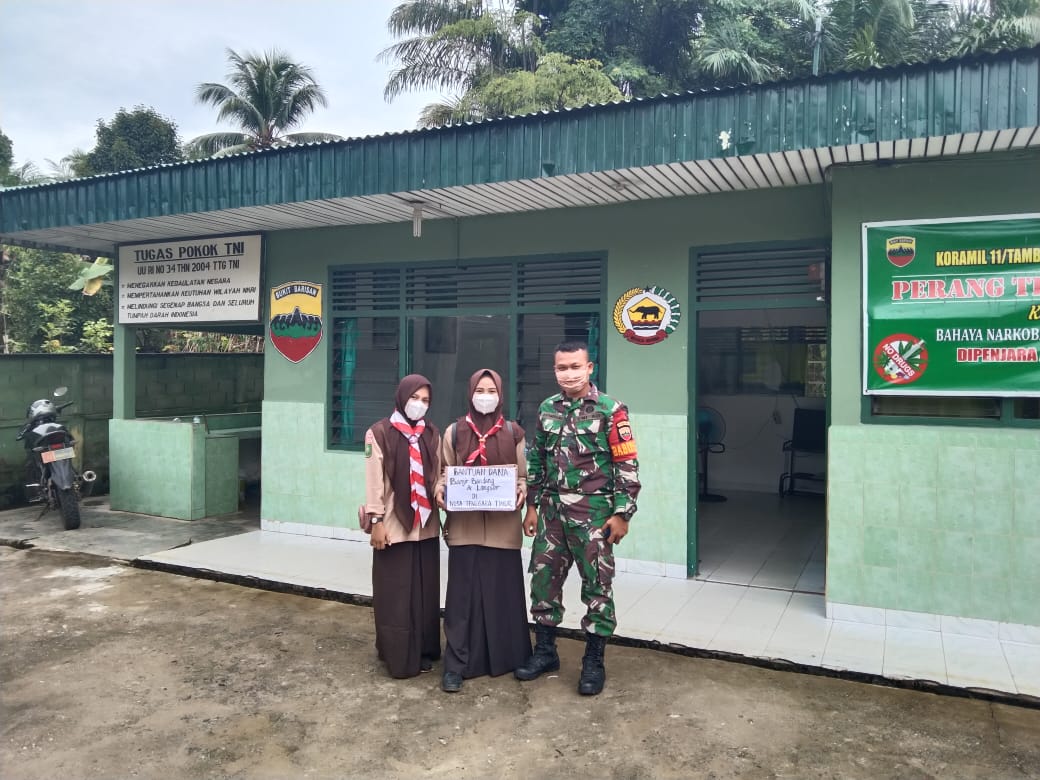 Babinsa Apresiasi Siswa SMAN 1 Tambusai Galang Dana Untuk Korban Banjir  NTB dan NTT