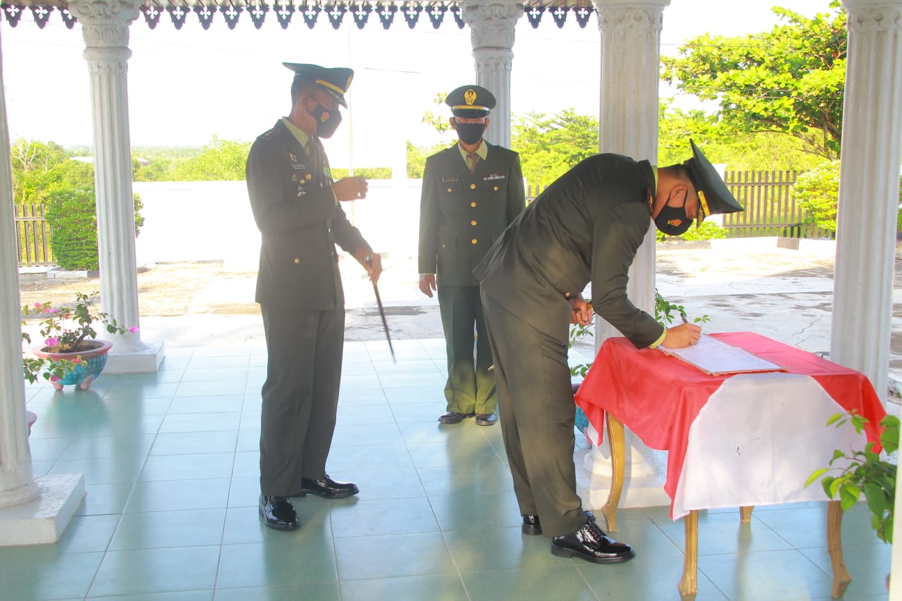 Dalam Rangka HUT TNI ke-76, Kodim 0313/KPR Gelar Upacara Ziarah Nasional