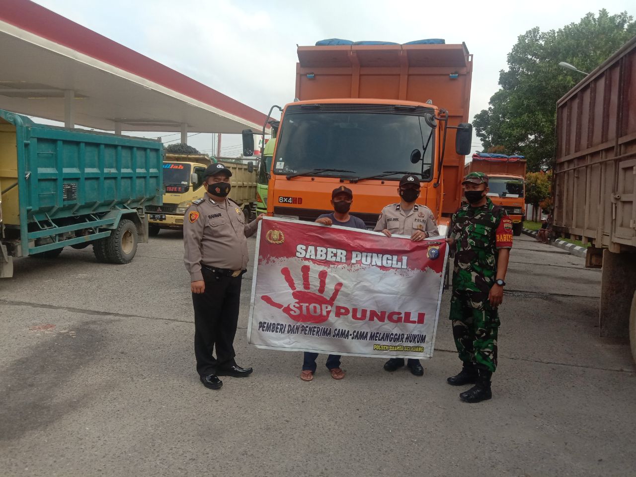 Awal Ramadhan Anggota Koramil 09/ Langgam Himbau Supir Lawan dan Laporkan Pungli