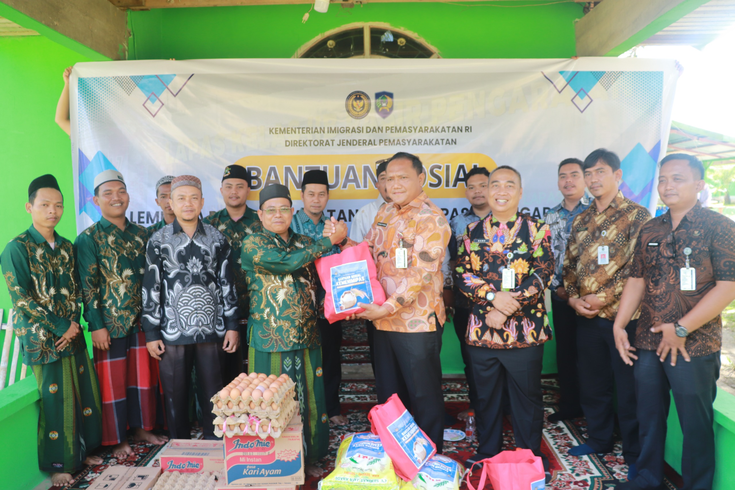 Lapas Pasir Pengaraian Salurkan Sembako ke Ponpes Raudhatussalam