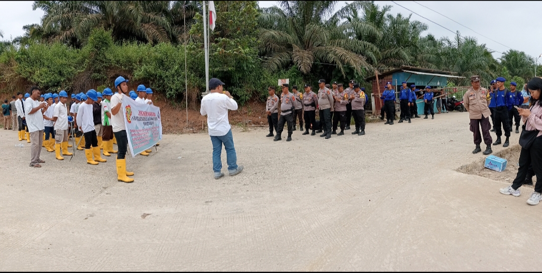 PUK NIBA dan Warga Sigatal Tuntut Keadilan Pihak Management PT RSM Tak Tampak di Lokasi Aksi