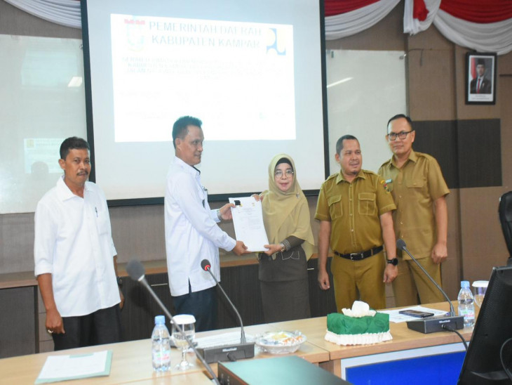 Pemkab Kampar Lakukan Serah Terima Dokumen Hibah Tanah Untuk Pelebaran Jalan Nasional