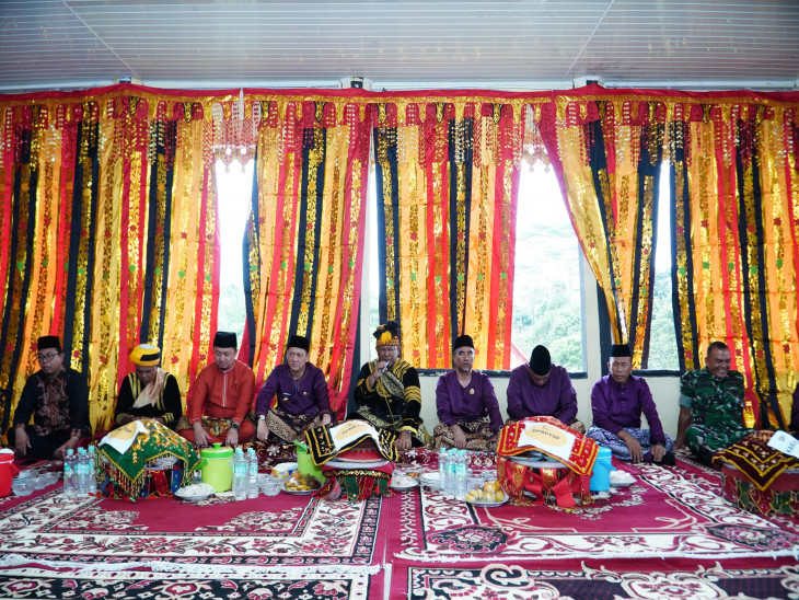 Usai Gelar Rapat Paripurna Istimewa HUT Kampar, Ketua DPRD Kampar Ikuti Makan Bajambau