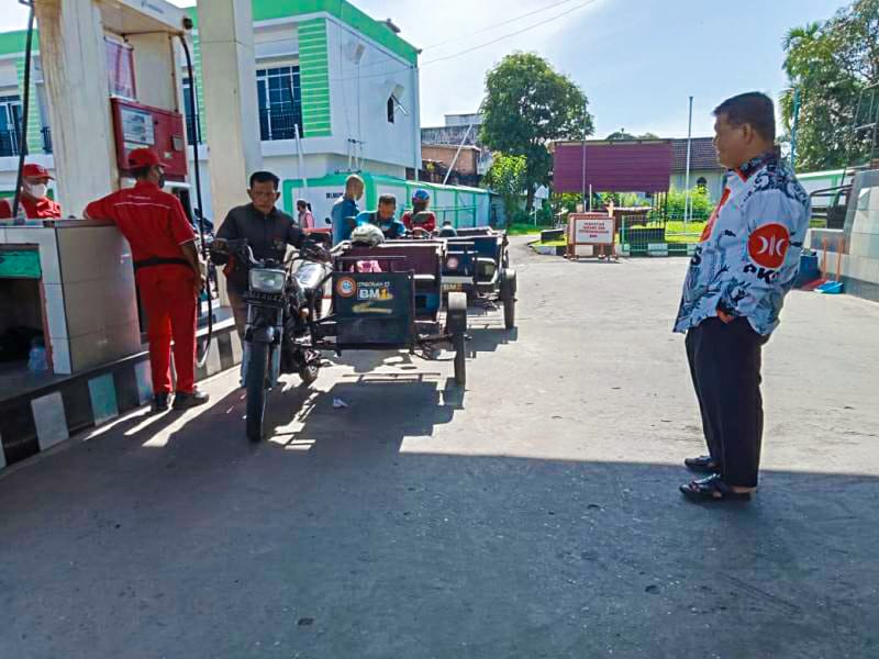 Ramadhan Berbagi, Ratusan Tukang Becak Dapat BBM Gratis Dari Fahmil Waka DPRD Kampar