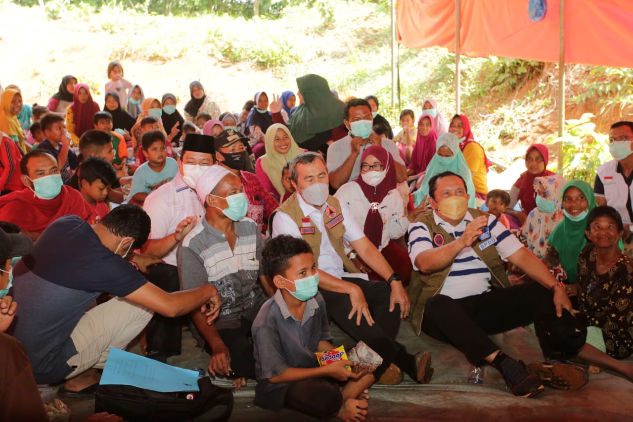 Gubernur Riau Syamsuar, Lakukan Peninjauan Korban Banjir di Rohul