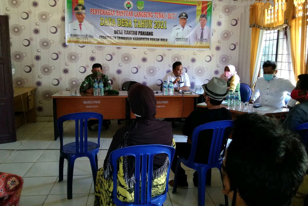 Babinsa Tetap Beri Pengawalan Terhadap Penyaluran Dana BLT DD