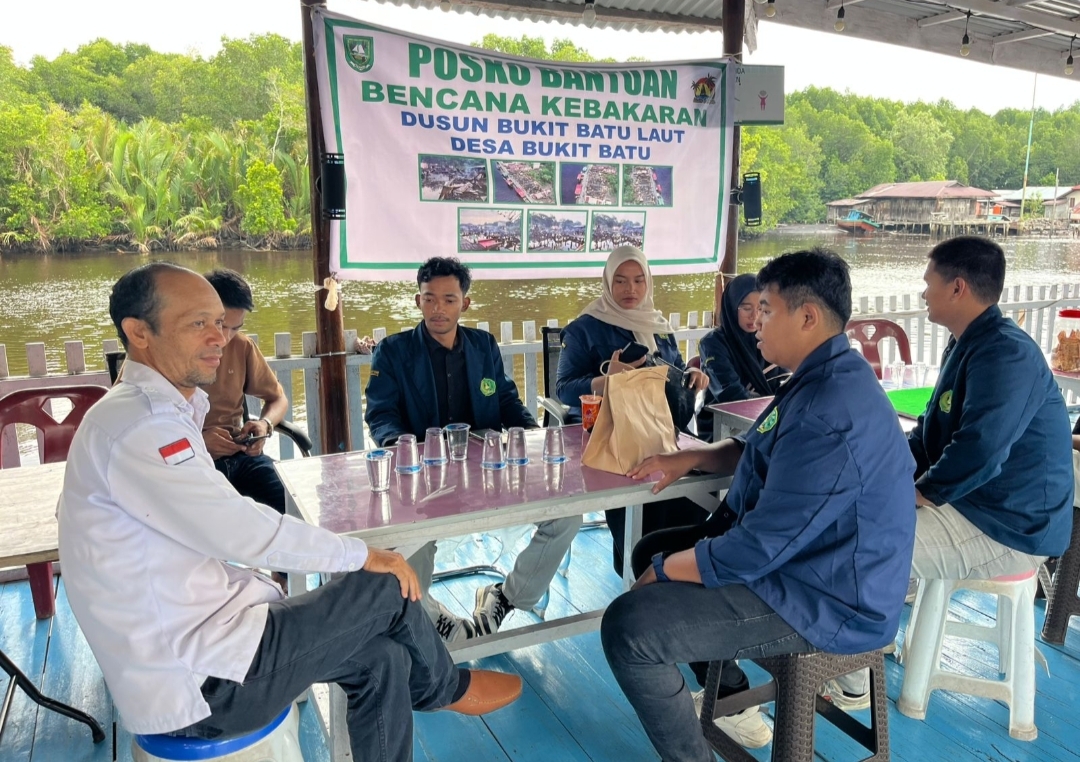 DEMA dan ORMAWA IAIN Datuk Laksemana Salurkan Bantuan Untuk Korban Kebakaran di Bukit Batu