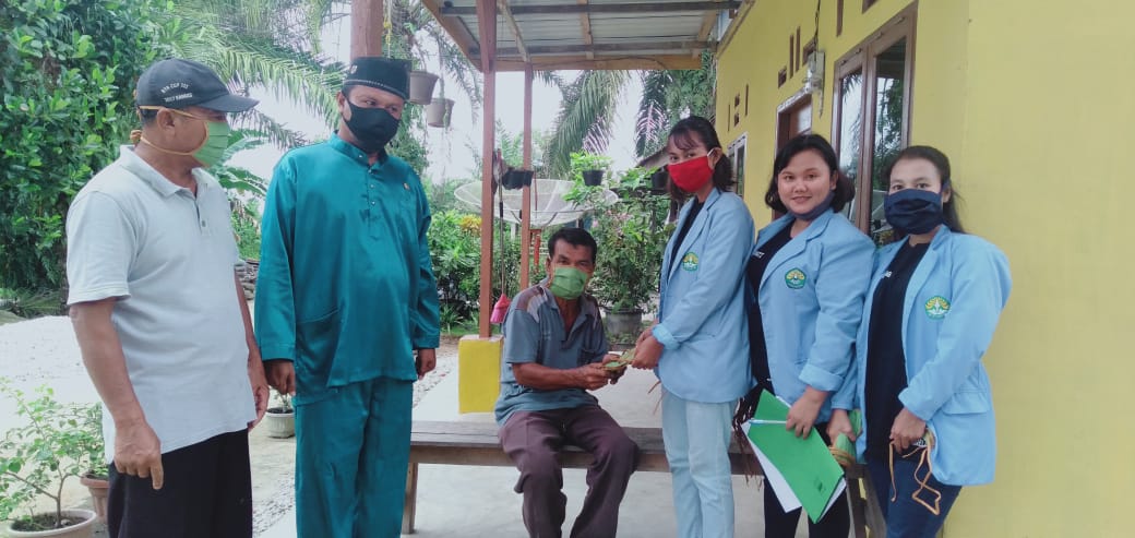 Tim Pengabdian UNRI Edukasikan Pentingnya Menggunakan Masker