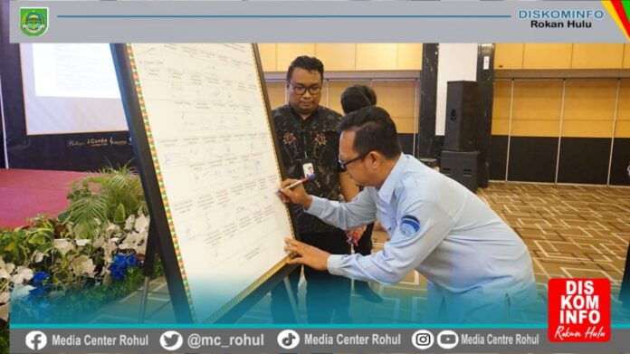 Bupati Diwakili Inspektorat Rohul Tandatangani Komitmen Pengelolaan Pengaduan Pelayanan Publik