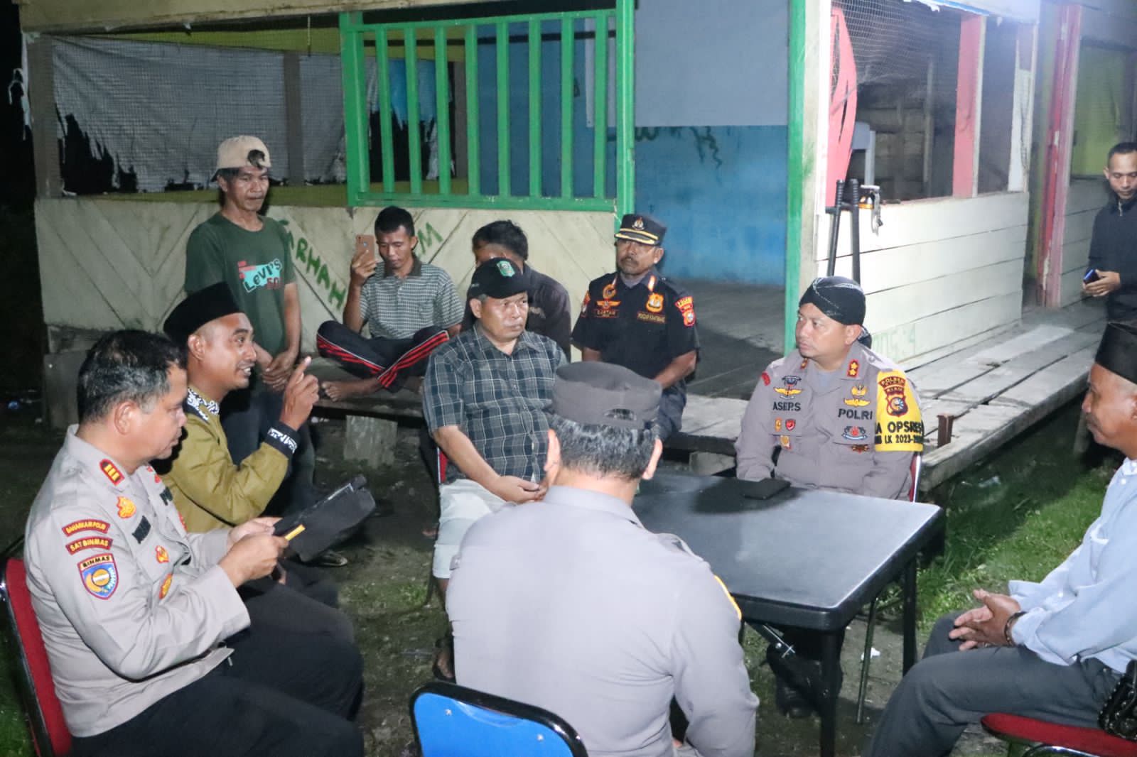 Kapolres Siak AKBP Asep Sujarwadi Blusukan Tengah Malam ke Kampung - Kampung