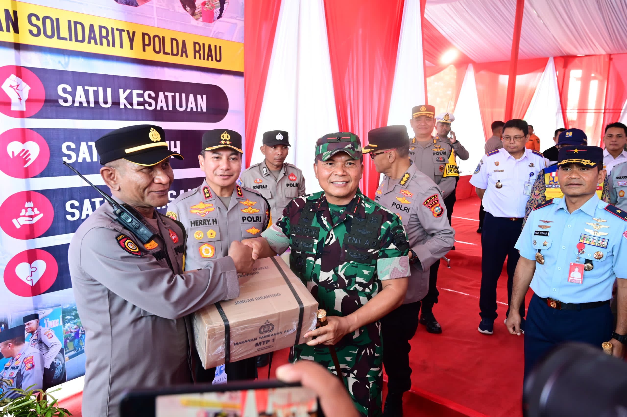 Danrem031/WB Melakukan Peninjauan Pos Pengamanan Mudik Lebaran Bersama Kapolda Riau