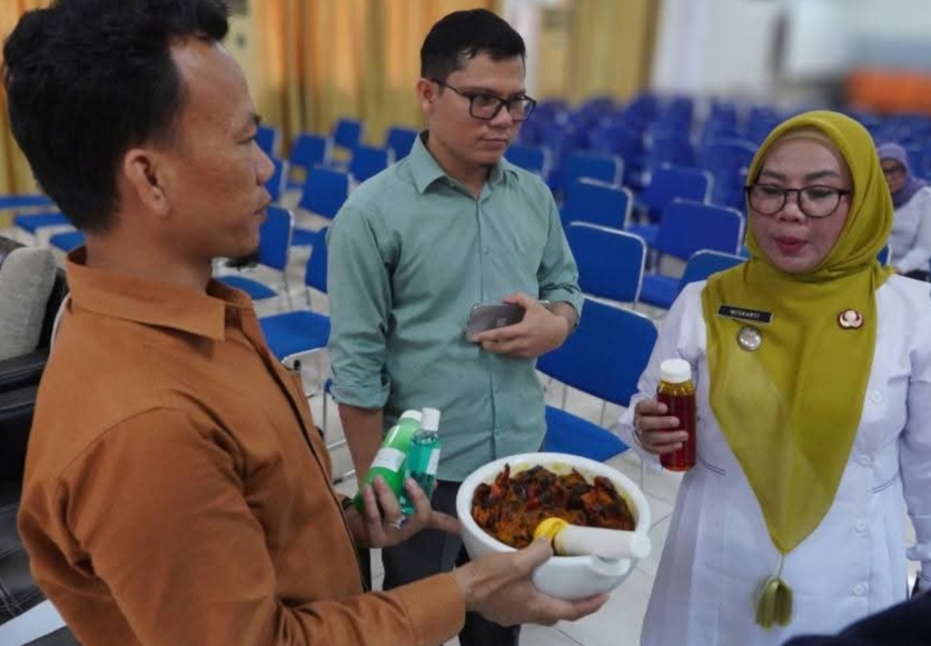 Pelatihan Produksi Sabun dan Minyak Sawit, Wabup Kampar, Misharti Tinjau Kesiapan di Politeknik