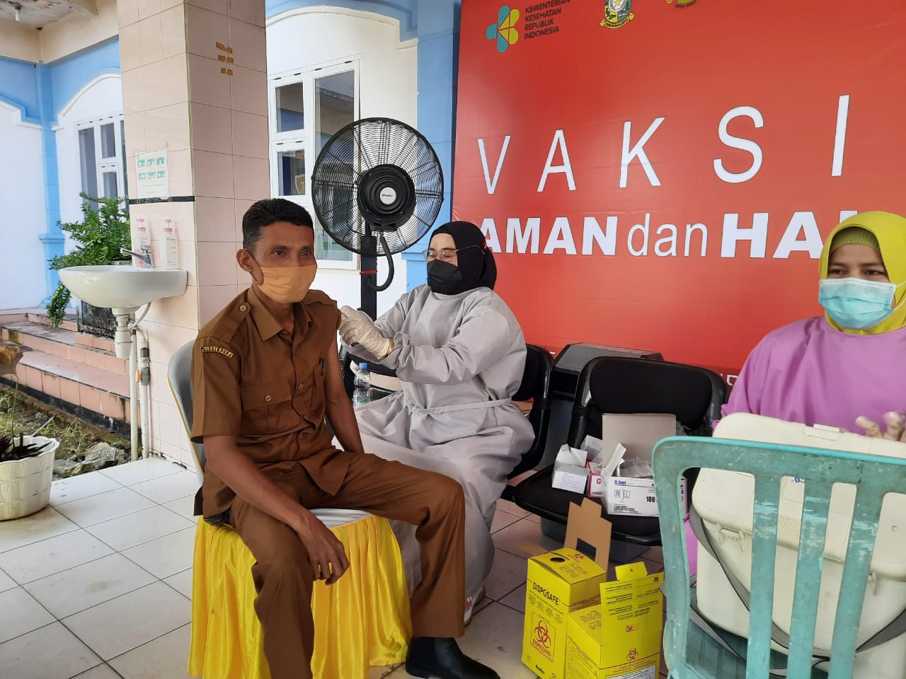 Kejar Pencapaian Target Akserelasi Vaksinasi, Dinkes Kampar Buka Posko di Halaman Kantor