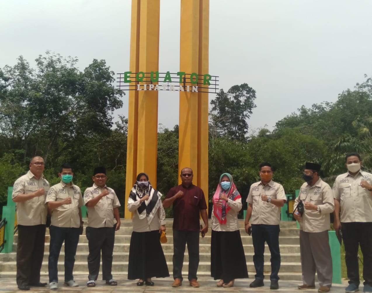 DPRD Kampar Kunjungi Tugu Khatulistiwa dan Makam Syech Burhanudin