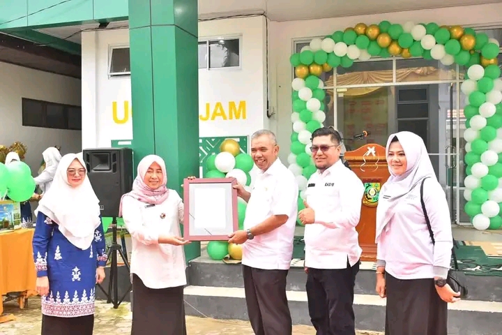 Gedung UGD 24 jam Puskesmas Kuok Diresmikan Kamsol Didampingi Kadiskes Kampar