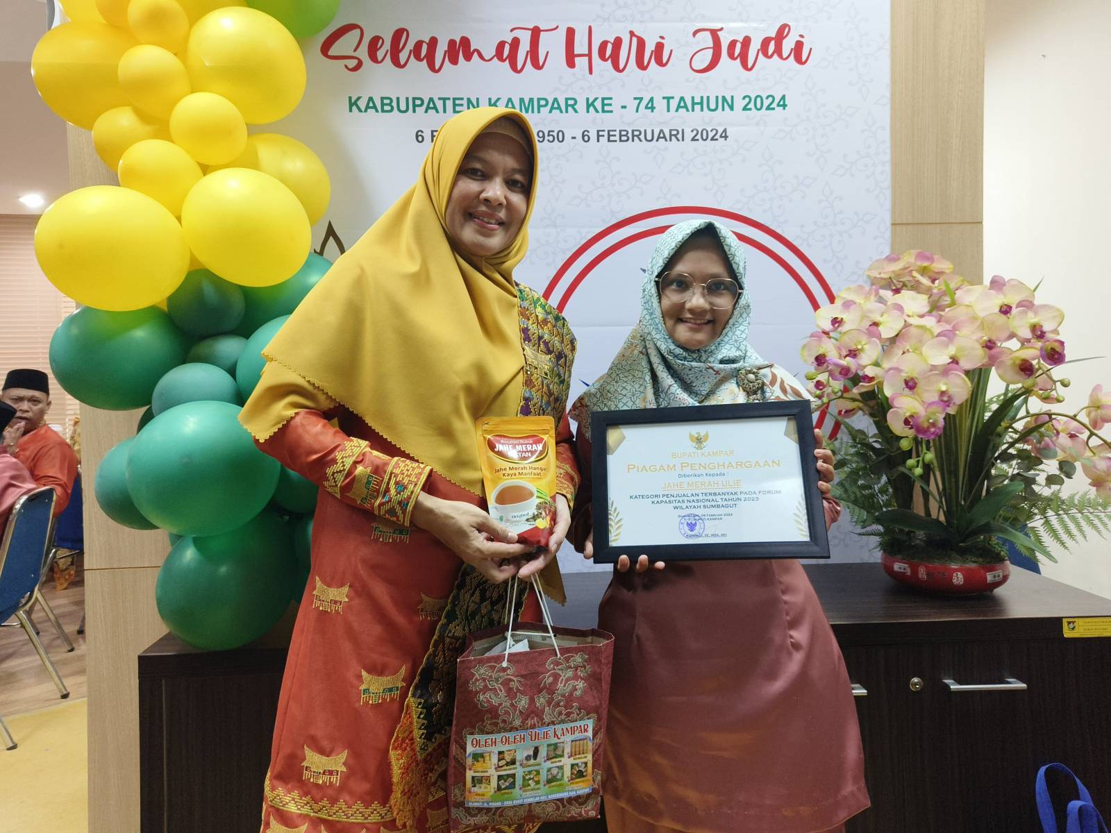 Dihari Jadi Kabupaten Kampar Ke 74, Pemkab Kampar Serahkan Penghargaan Bagi Pelaku UMKM