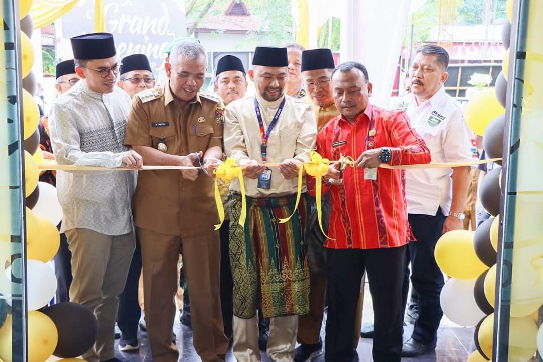 Pj Bupati Kampar Hadiri Grand Opening Toko Emas Syam Grub