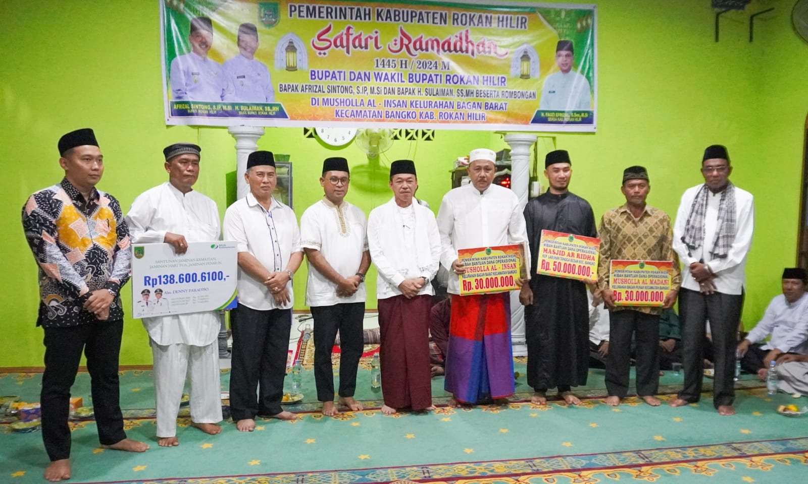 Hari Pertama Safari Ramadhan, Bupati Rohil Salurkan Bantuan di Rumah Ibadah Sekaligus Klaim BPJS