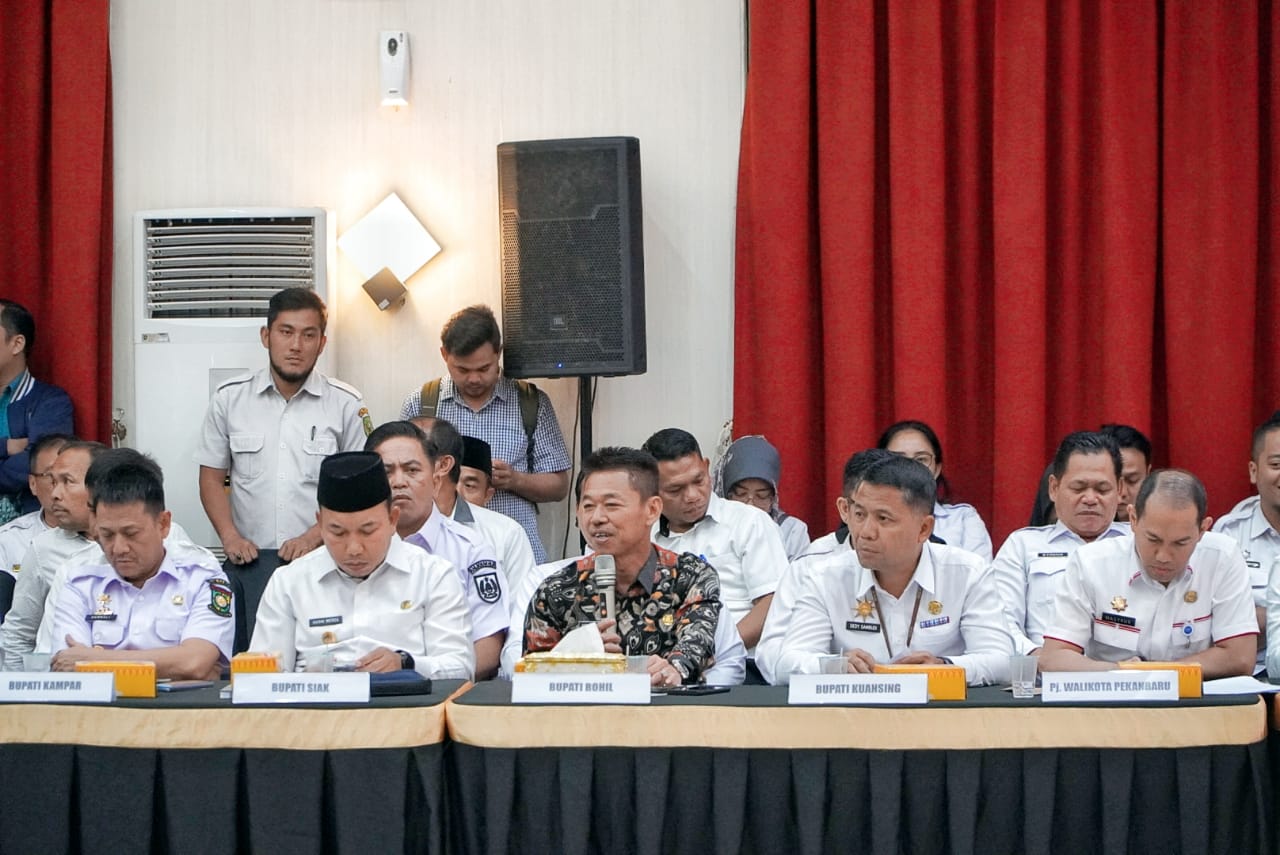 Bupati Rohil Afrizal Sunting Ikuti Rakor Permasalahan Konflik Lahan dan Sosialisasi Kebijakan FPKM