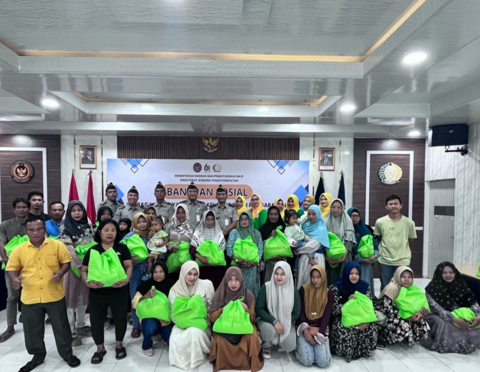 Peringati HBP ke-61, Lapas Pasir Pengaraian Beri Bantuan Sembako Kepada Keluarga WBP