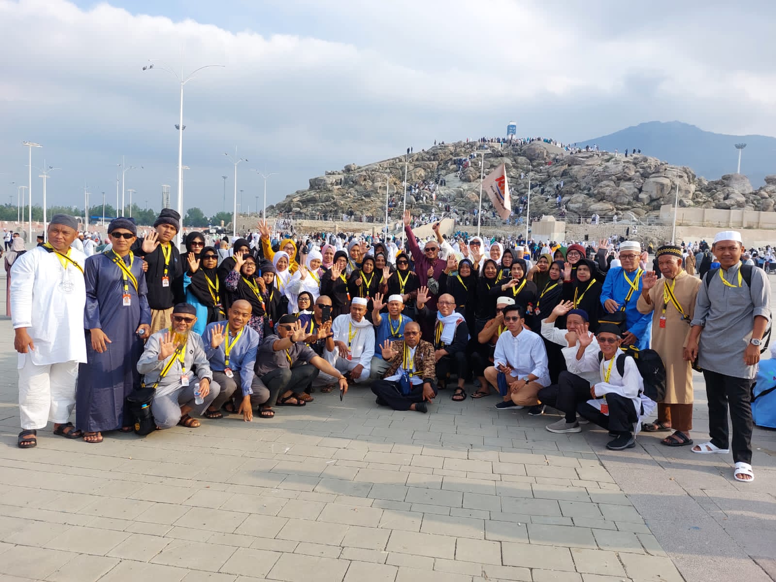 5 Kasi Haji Umroh Bersama RWH, Humas Kemenag Kampar Gustika Rahman Tuai Pujian