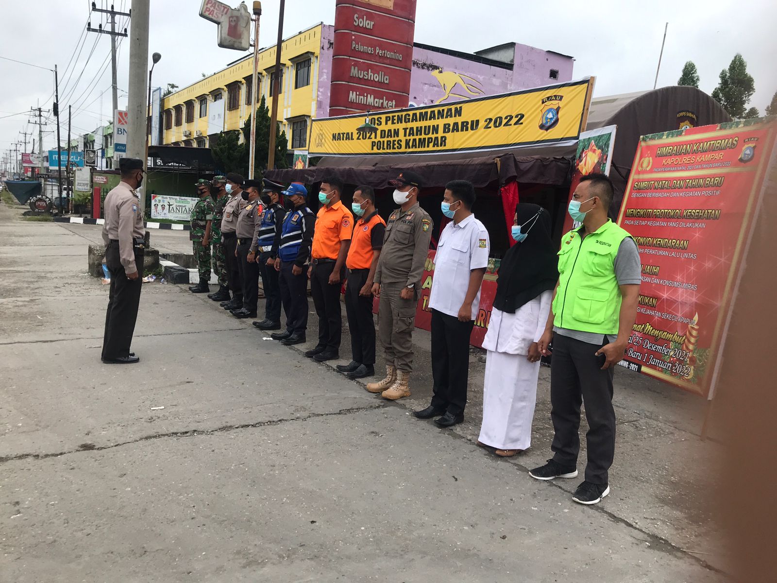 Personel Koramil 06/SH Laksanakan Apel di Pos PAM Nataru