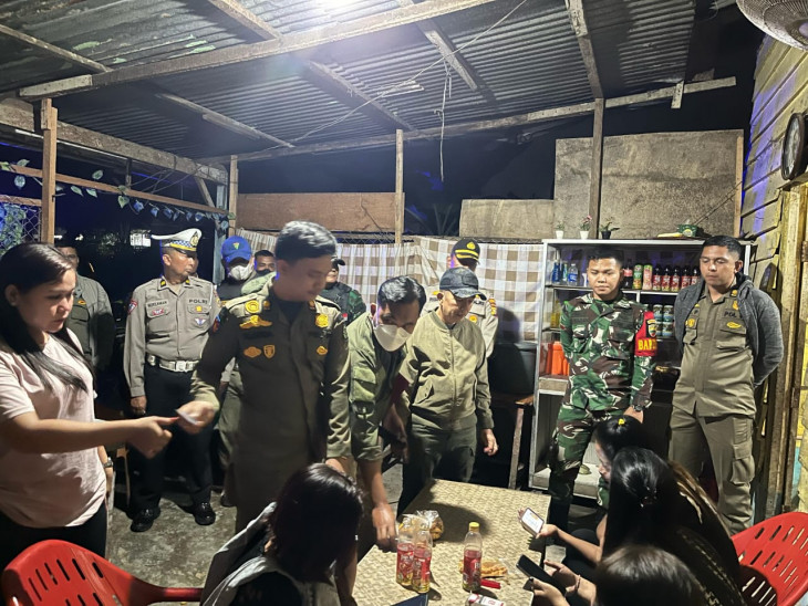Tertibkan Warung Remang - Remang, 12 Wanita Diduga Pelayan Diamankan Satpol PP Kampar