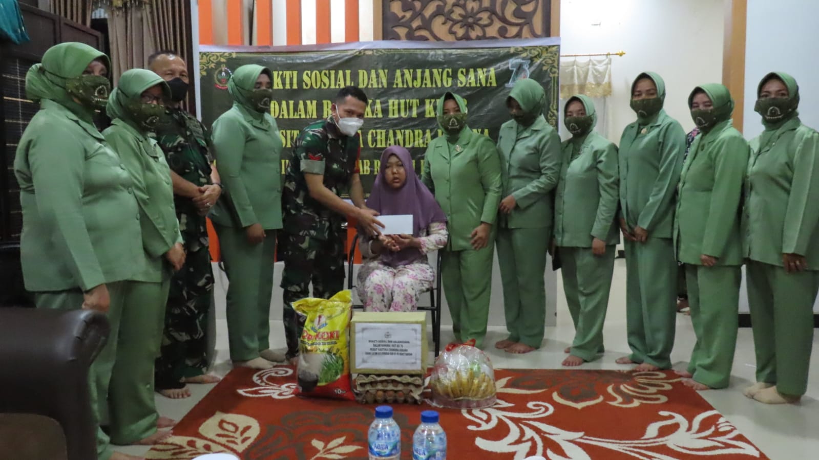 HUT Persit Ke 76, Ketua Persit KCK Cabang LIII Kodim 0313/KPR, Jenguk Keluarga Anggota yang  Sakit