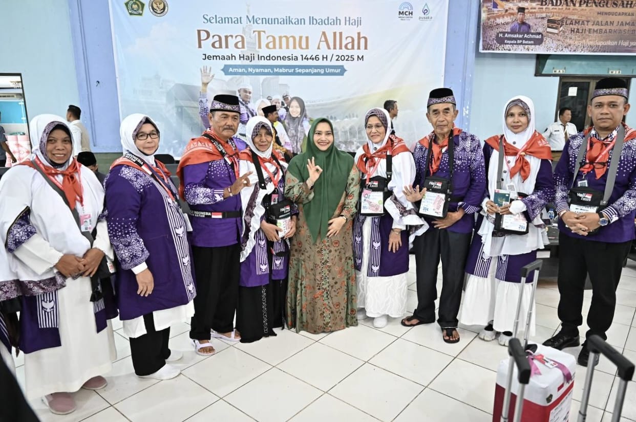 Bupati Bengkalis Lepas 174 JCH Dari Asrama Haji Embarkasi Batam Menuju Madinah