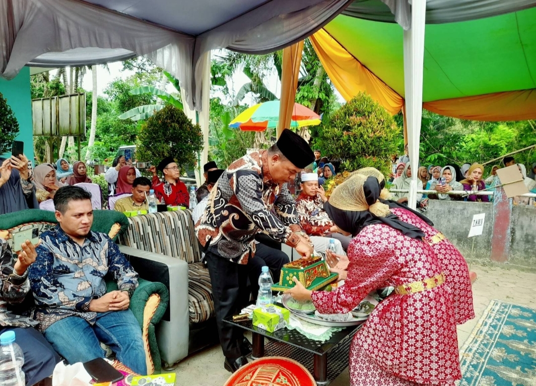 Wisuda MDTA di Rumnbio Jaya Dihadiri Kadis Dikpora Kampar, Aidil: Teruslah Belajar, Galih Ilmu Seban