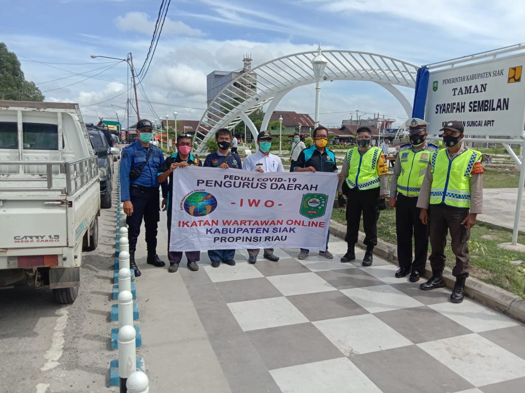 DPD IWO SIAK Kembali Bagikan Masker Gratis Di Pasar Minggu Sungai Qpit