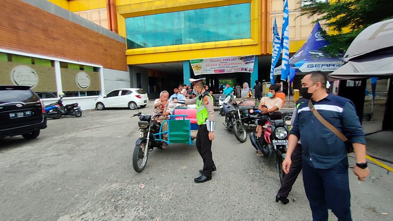 Ramadhan Tahun Ini Polres Kampar Gelar Warung Takjil Gratis di Kawasan Plaza Bangkinang