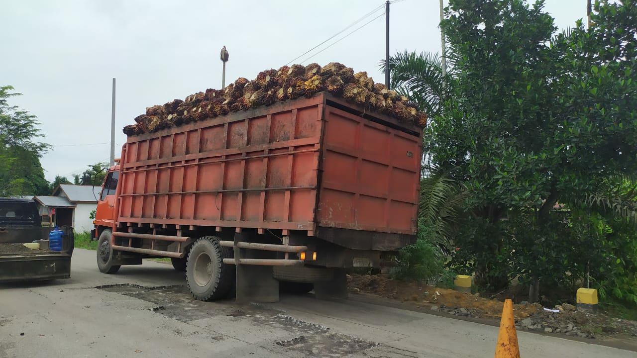 Ketua DPRD Siak Pertanyakan Pengawasan Kendaraan Melebihi Tonase
