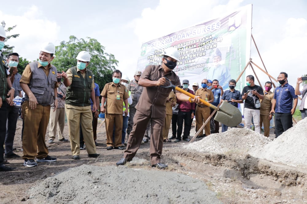 Ketua DPRD Siak Azmi Bersama Alfedri Hadiri Petakan Batu Pertama Pembagunan IPA ( INDOOR ) Kapassita