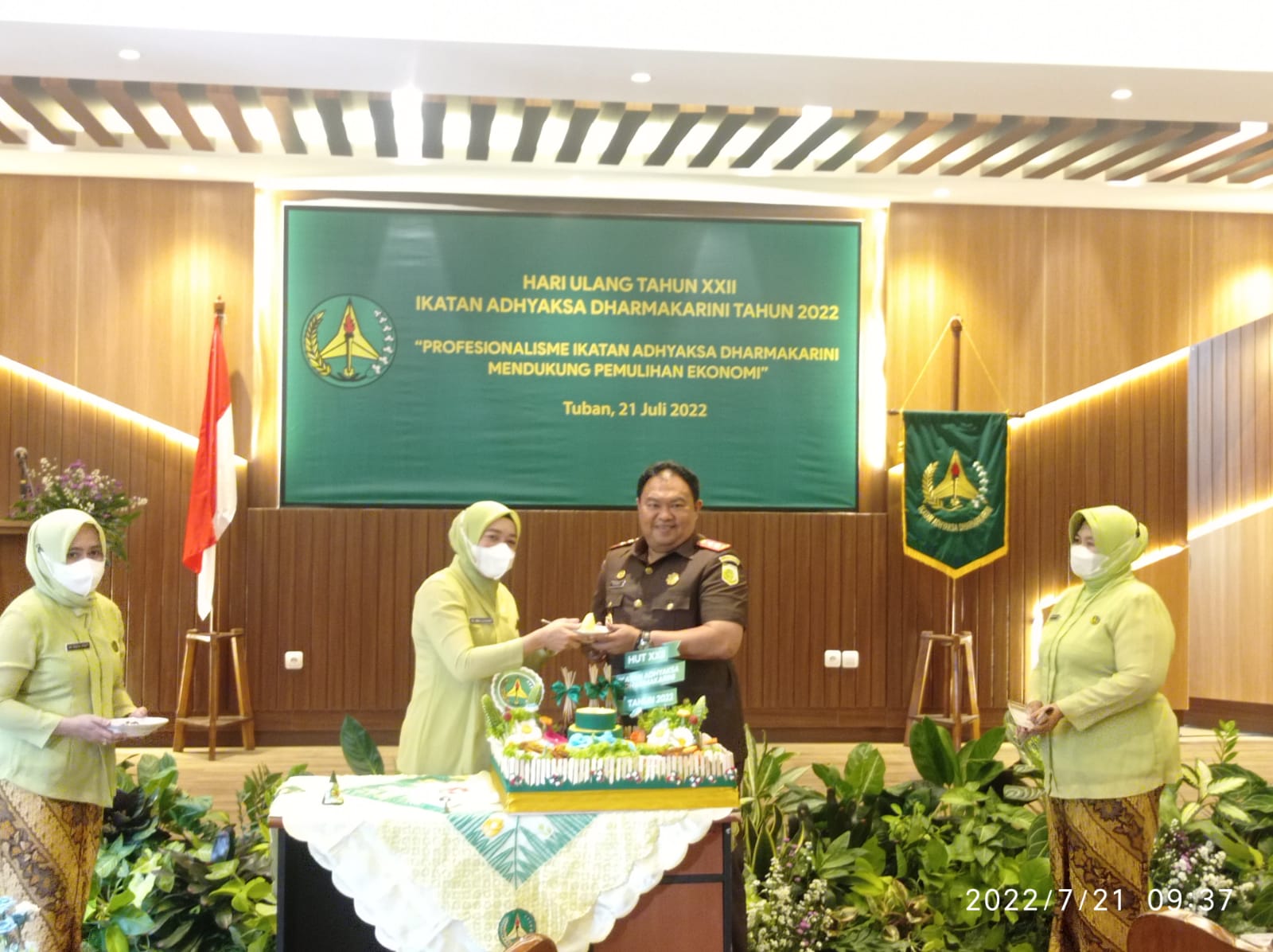 HBA Ke 62 dan HUT IAD XXII Tahun 2022, Kejari Tuban Gelar Resepsi Pemotongan Tumpeng