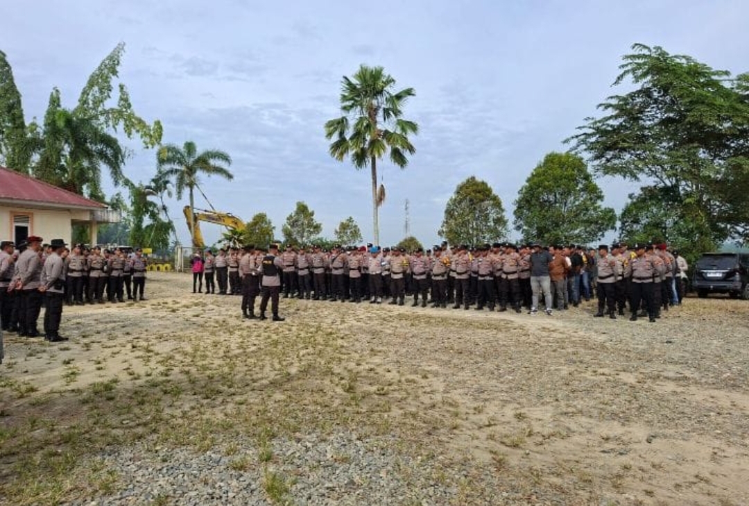 Demo Tuntut Lahan 1.500 Hektar Dibatalkan Ratusan Personel Polisi Tetap Lakukan Pengamanan di Lokasi