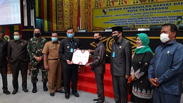 Ranperda Perubahan RPJMD Pekanbaru Disahkan, Dua Fraksi Absen
