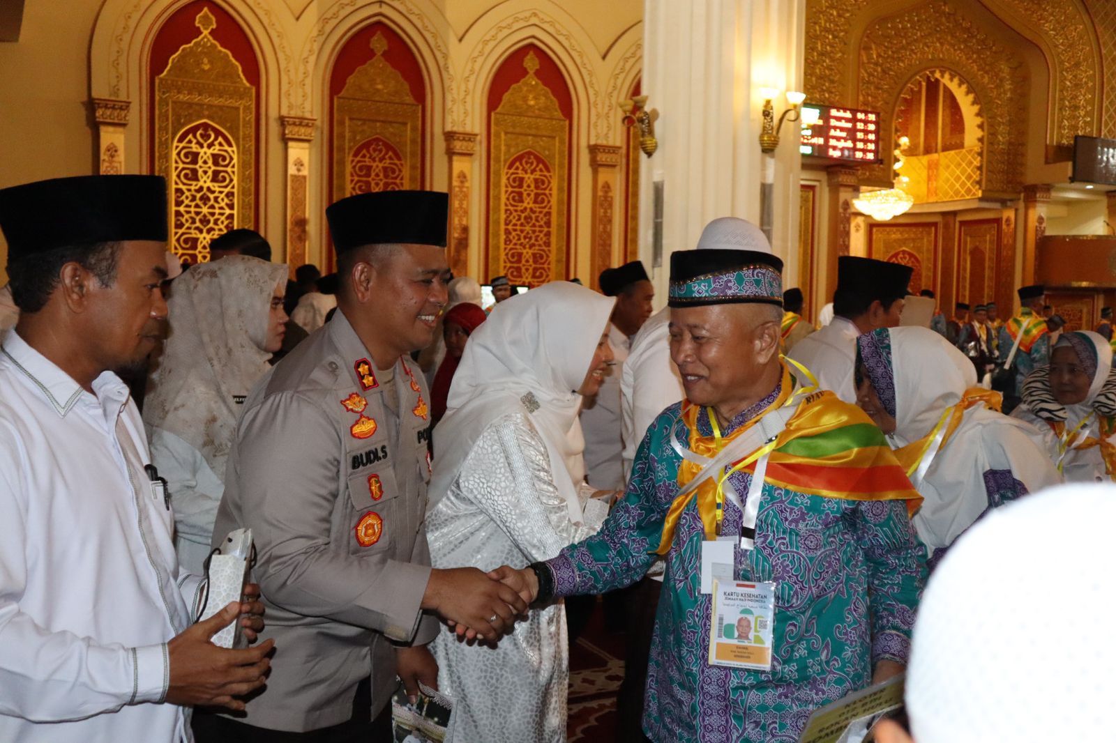 Kapolres AKBP Budi Setiyono Dampingi Bupati H Sukiman Lepas Keberangkatan 368 JCH Rohul Tahap I