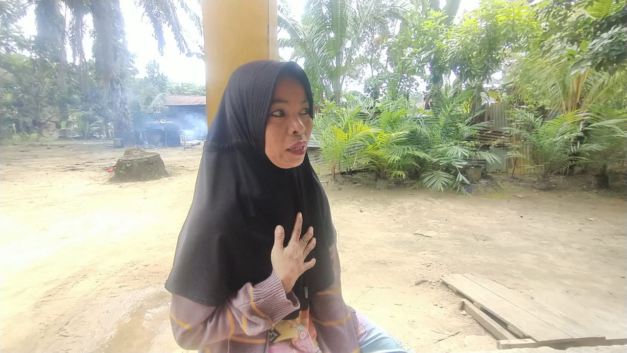 Inilah Sosok Wanita Viral Yang Menangis di halaman Kantor Desa Pagaran Tapah