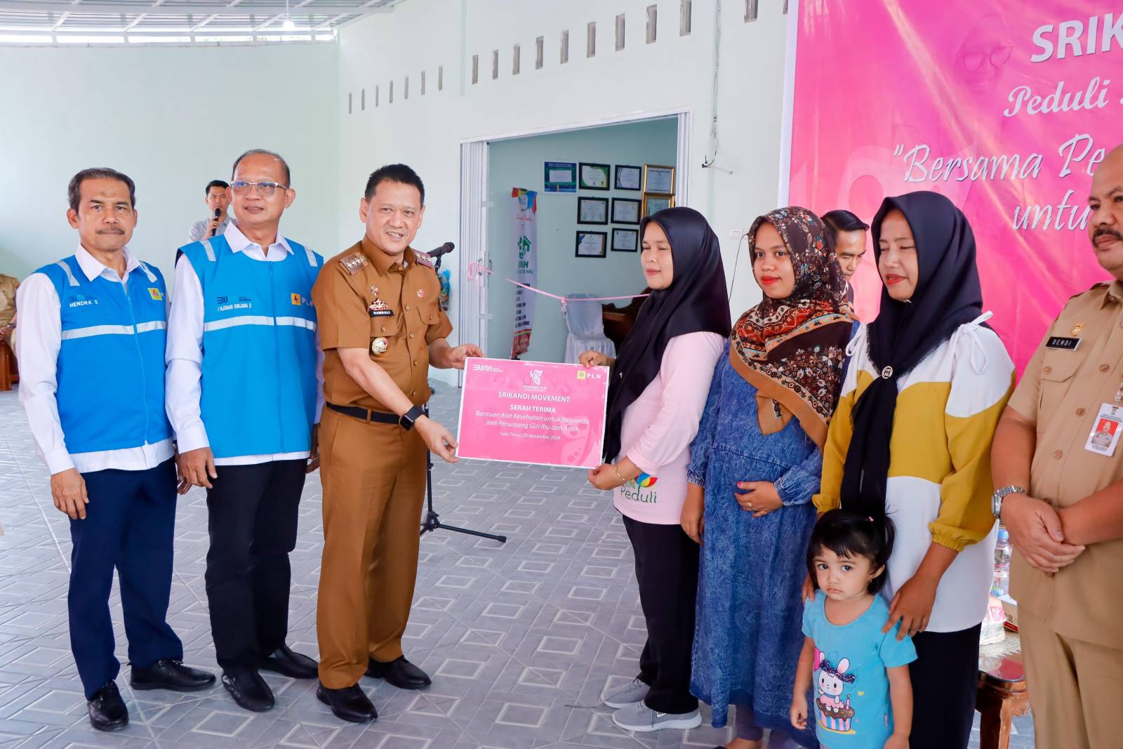 Peduli Desa Salo Timur, Galeri dan Rumah Edukasi Kelor Aru Binaan TJSL PLN Diresmikan Pj Bupati Kamp